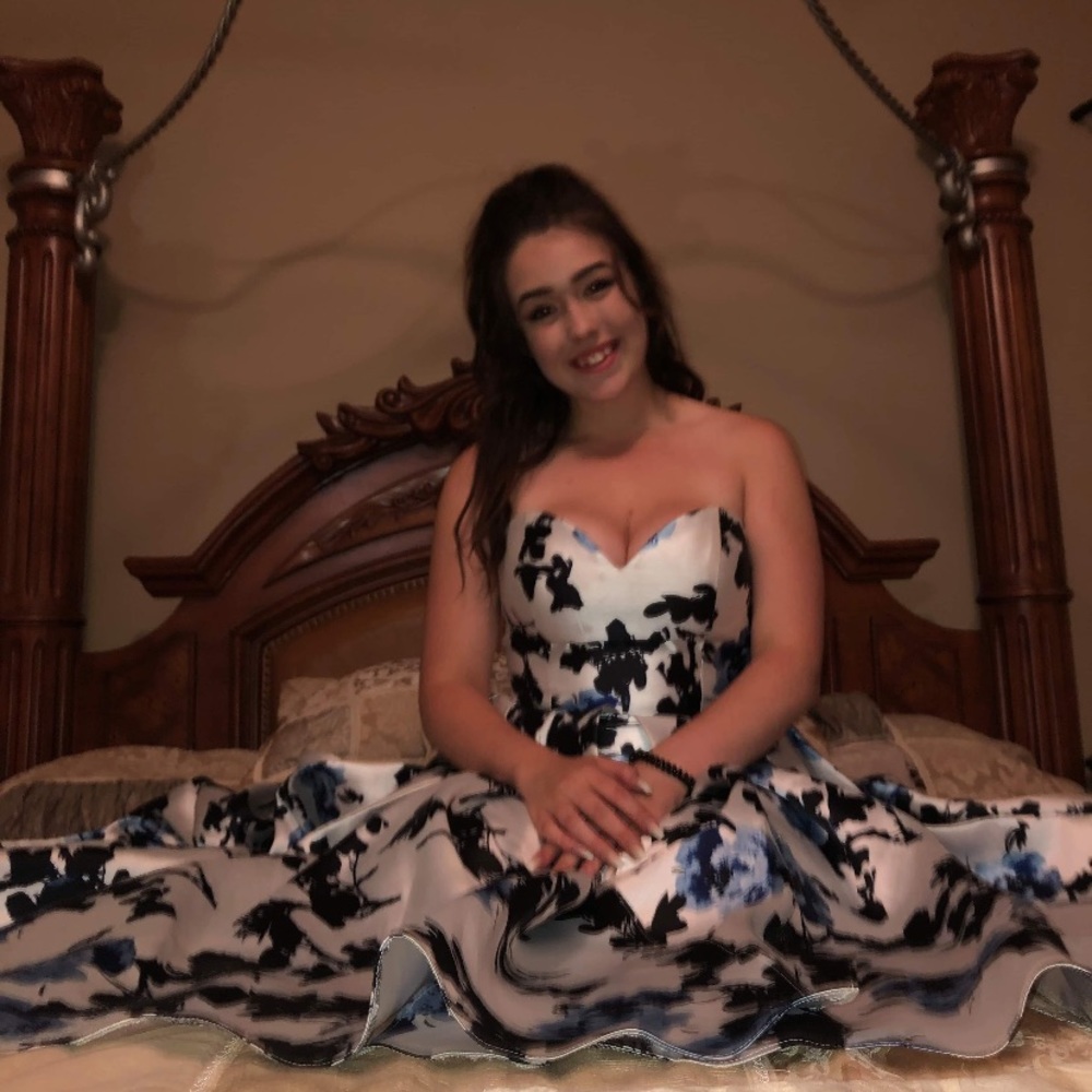Gown - Picture 2 of 5